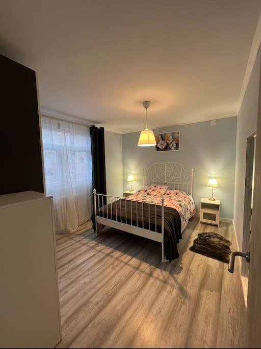 Apartamento Turistico Plaza III Monforte De Lemos Exteriör bild