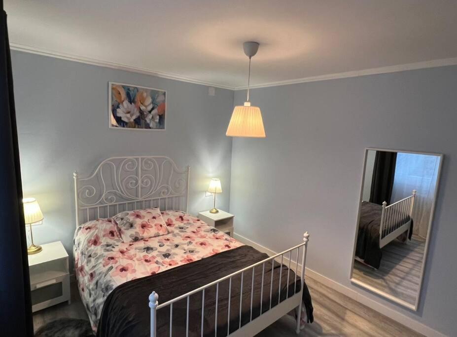 Apartamento Turistico Plaza III Monforte De Lemos Exteriör bild